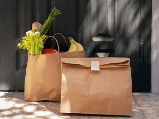 Бумажные пакеты с ручками или без: что выбрать для удобства клиентов