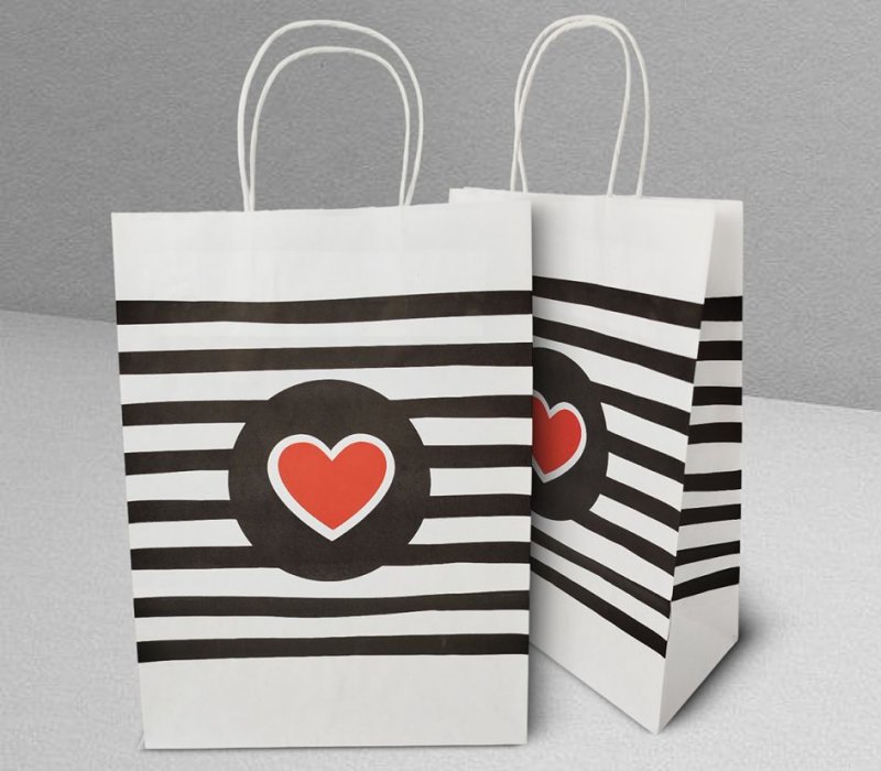 Подарочный пакет с кручеными ручками белый 240x105x320 "Сердце"