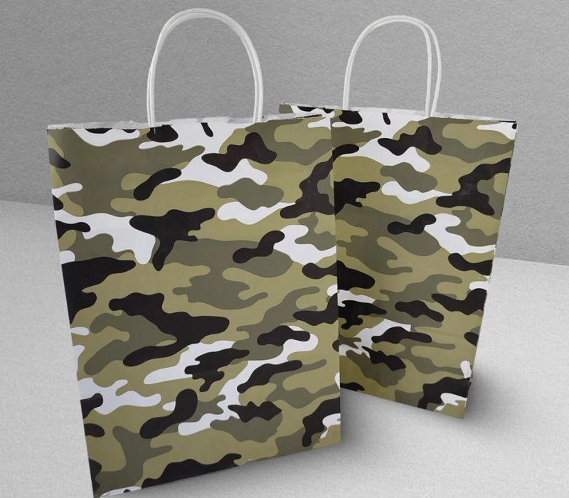 Подарочный пакет с кручеными ручками белый 240x105x320 "Камуфляж" (зеленый, внутри белый)