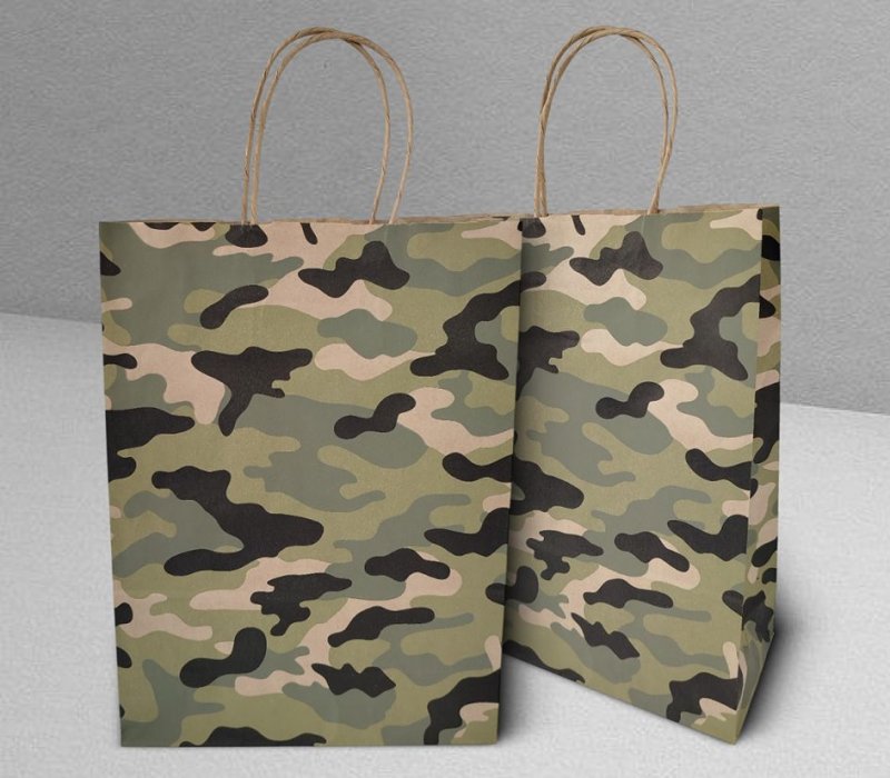 Подарочный пакет с кручеными ручками крафт 240x105x320 "Камуфляж" (зеленый, внутри бурый)