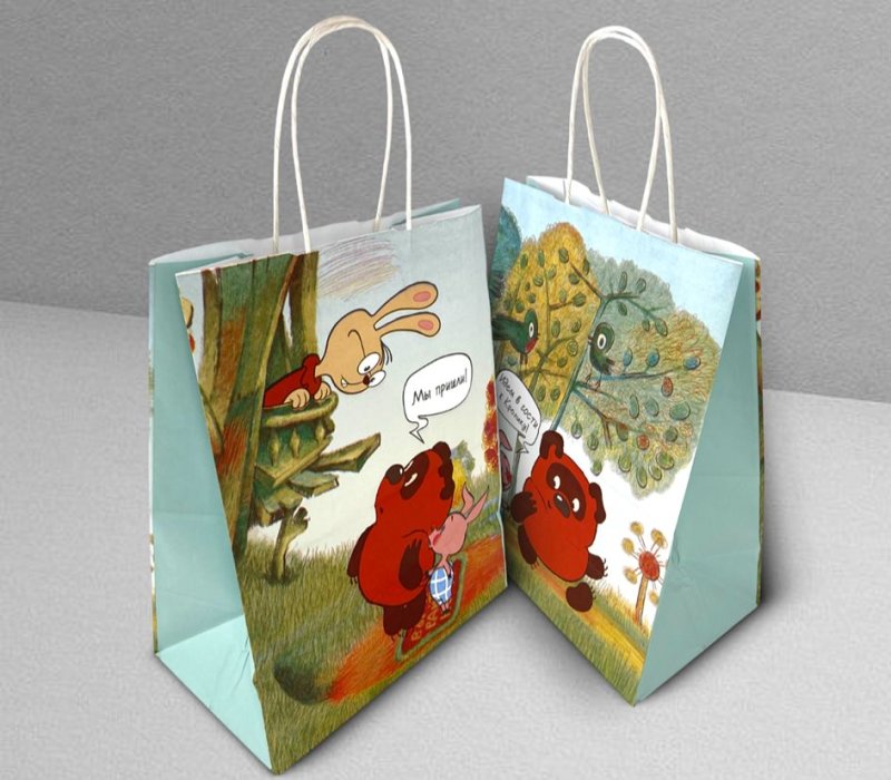 Подарочный пакет с кручеными ручками белый 240x140x300 «Винни-Пух. Идём в гости»  внутри белый