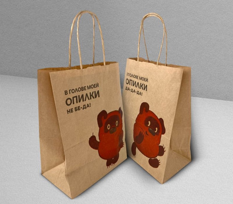 Подарочный пакет с кручеными ручками белый 240x140x300 "Винни Пух. Не беда" внутри бурый