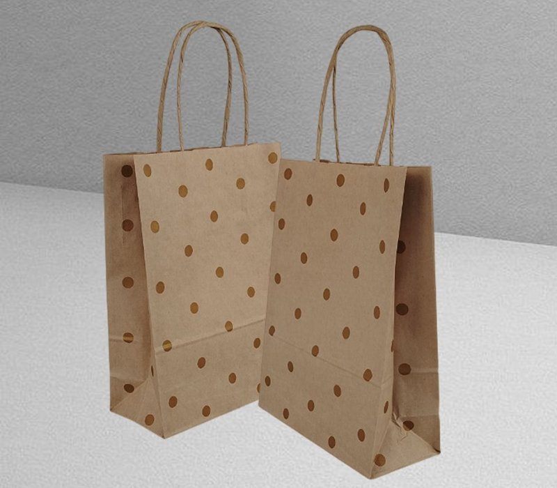 Подарочный пакет с кручеными ручками крафт 180x80x240 "Горохи золотые"